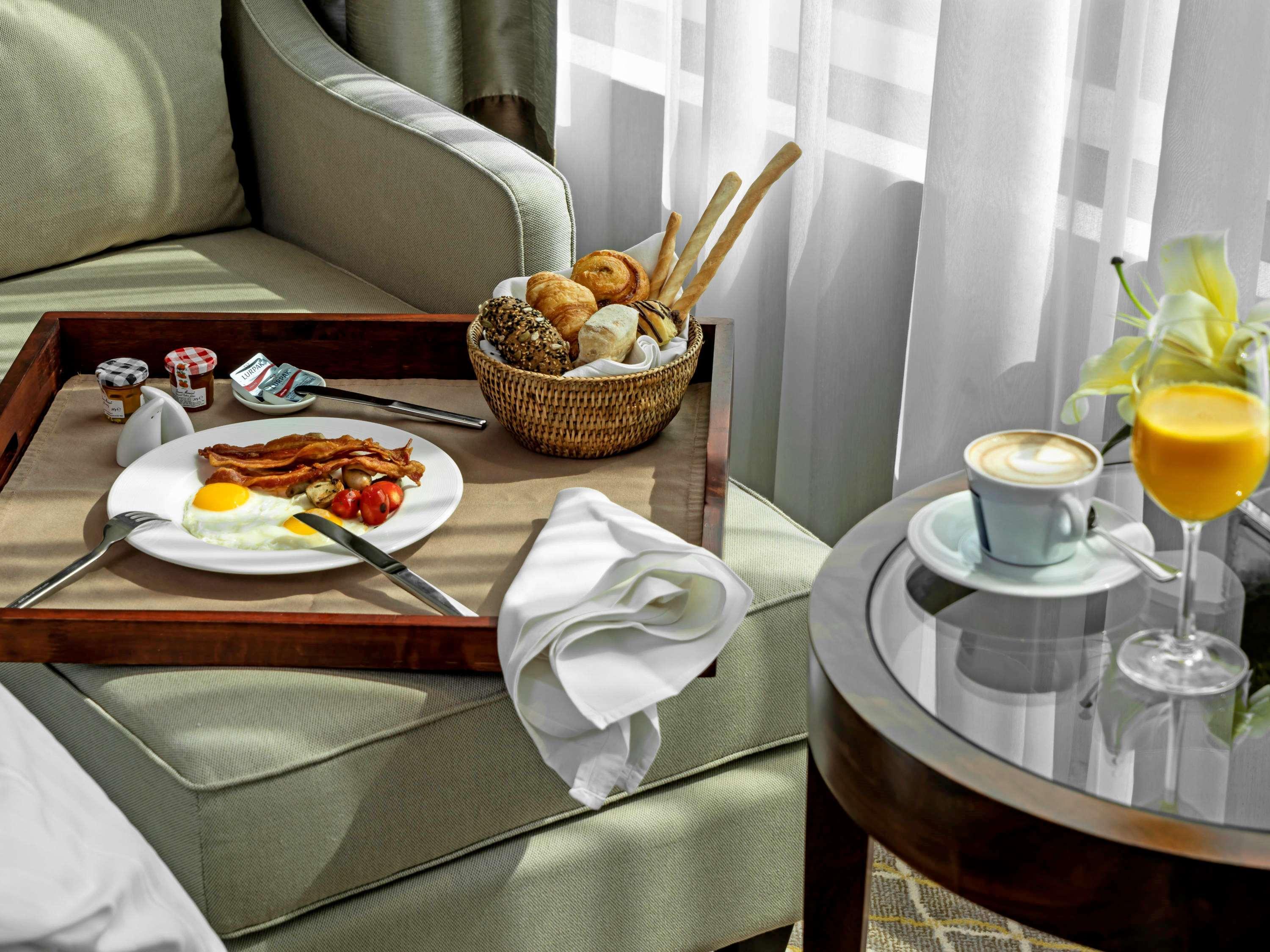 Hotel Pullman Yangon Centrepoint Exterior foto